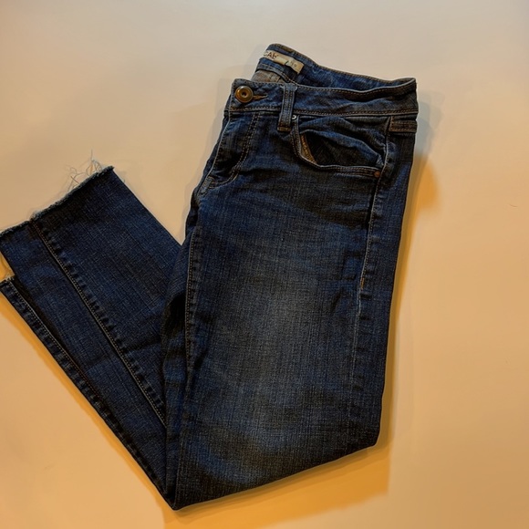 CAbi women’s jeans size 0 style 917 medium wash Boyfriend cut cropped ankle - Picture 3 of 12
